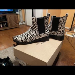 Clarke’s ankle boots worn once really cute size 6wide